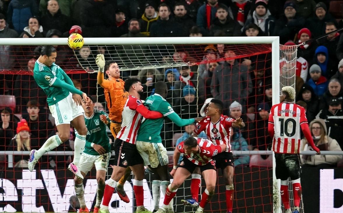 开云体育入口-1:0！萨拉赫队史第一，范戴克一锤定音，利物浦重返胜利紧咬曼联